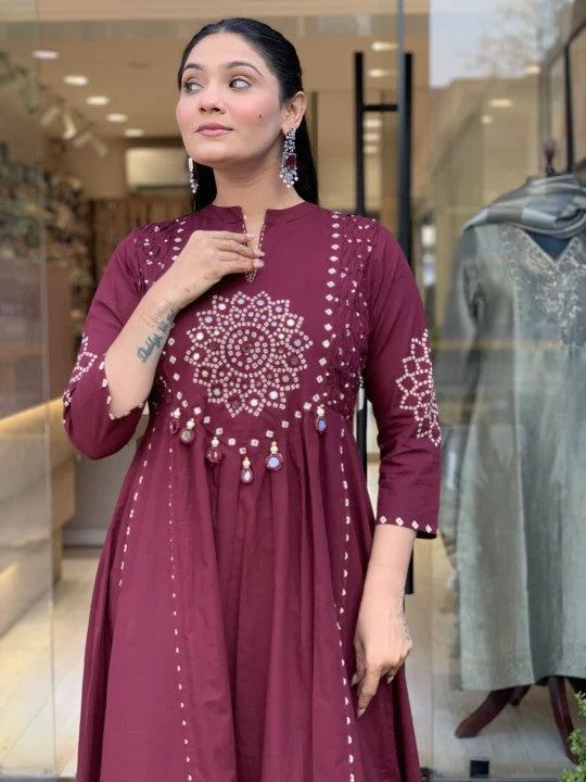 Women’s Maroon Embroidered Kurta Pant Set with Dupatta - Image 2