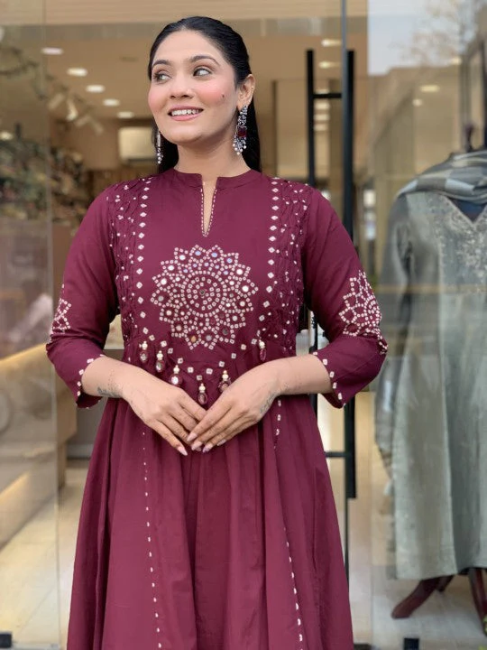 Women’s Maroon Embroidered Kurta Pant Set with Dupatta - Image 3