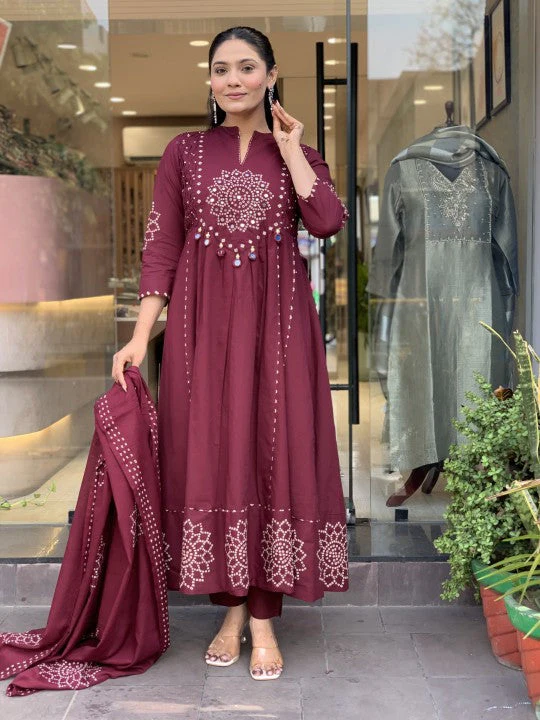 Women’s Maroon Embroidered Kurta Pant Set with Dupatta - Image 5