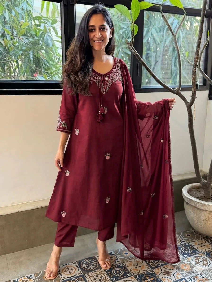 Women’s Maroon Embroidered Kurta Pant Set with Dupatta - Image 2